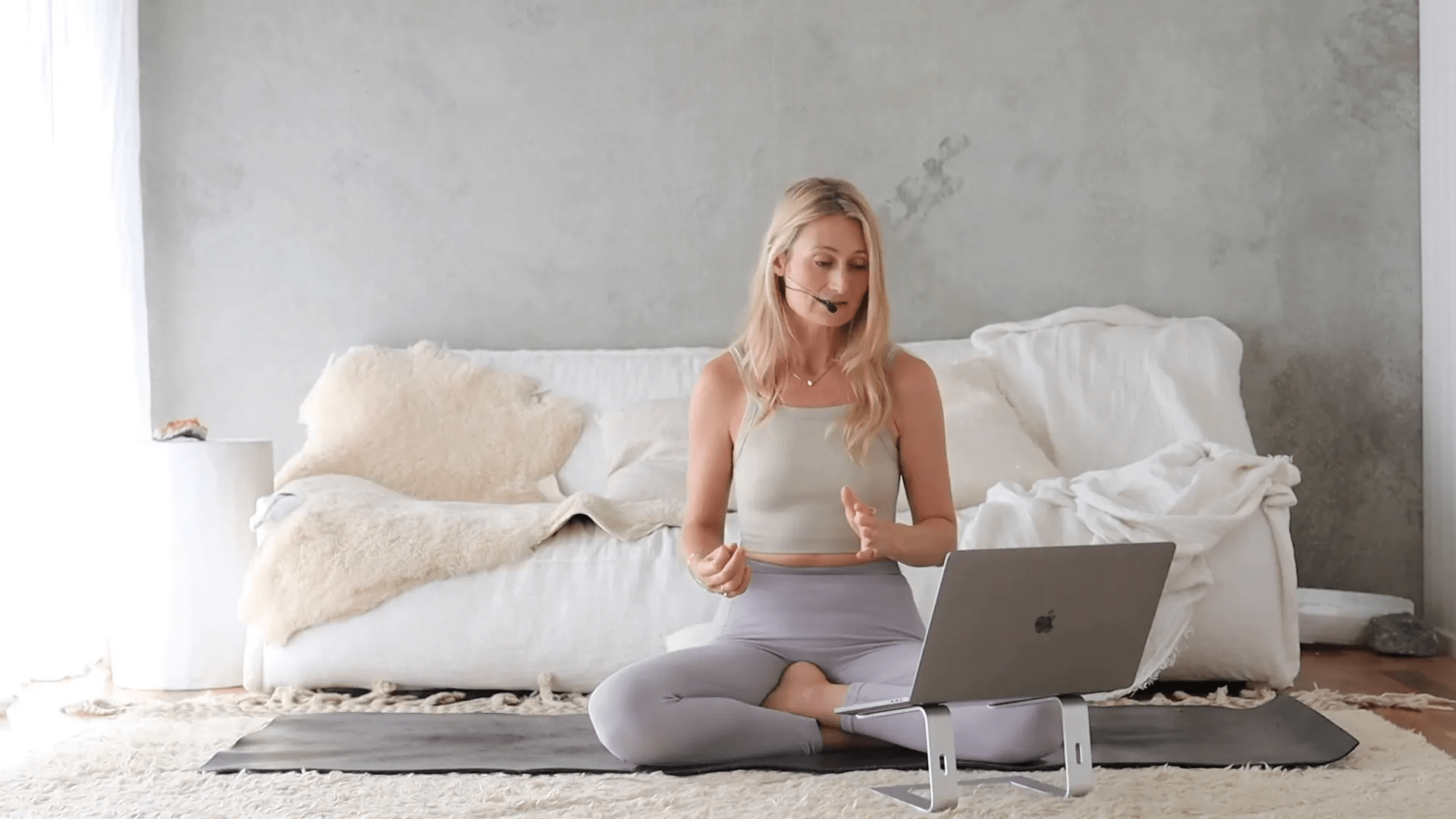 Kadınların bir araya geldiği bir eğitim seansı