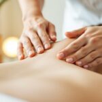 Boyun Mobilizasyon Masaj Tekniği: Nasıl Yapılır? Masaj yapılan bir boyun görüntüsü.