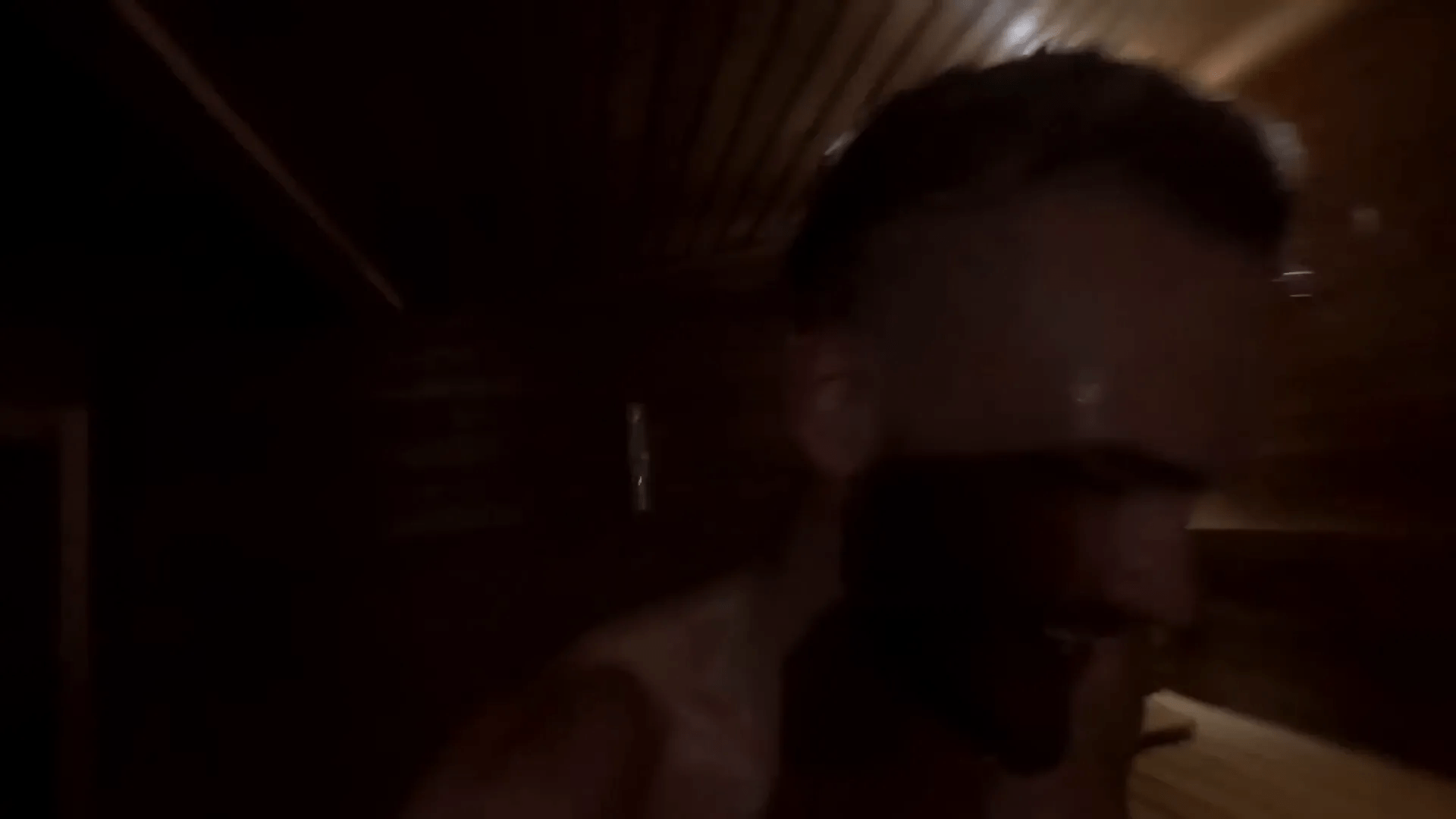 Saunada sıcak ve rahat bir ortam.