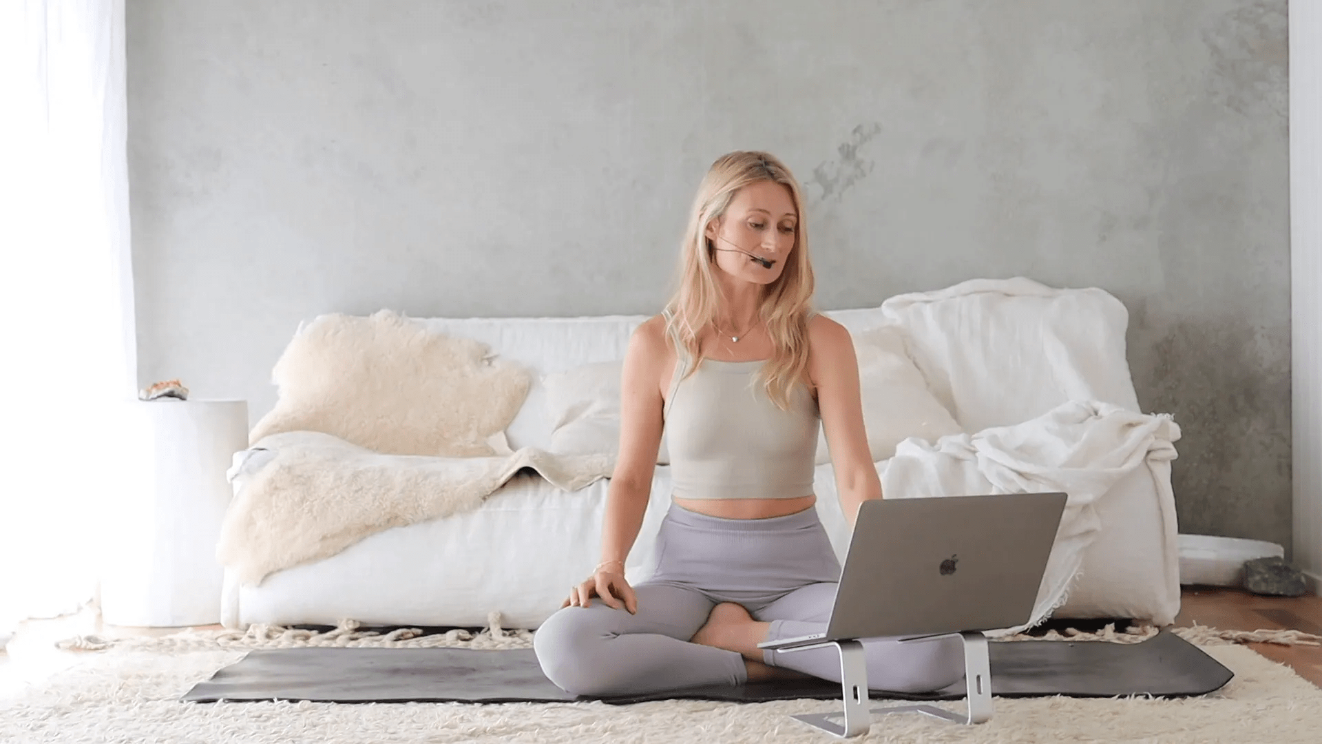 Enerji yaratma sırasında bir çiftin birbirine enerji vermesi