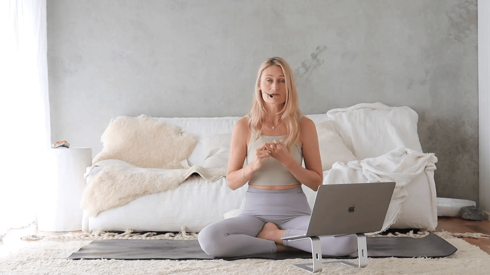 Bir çiftin güvenli bir alan oluşturarak birbirine yaklaşması