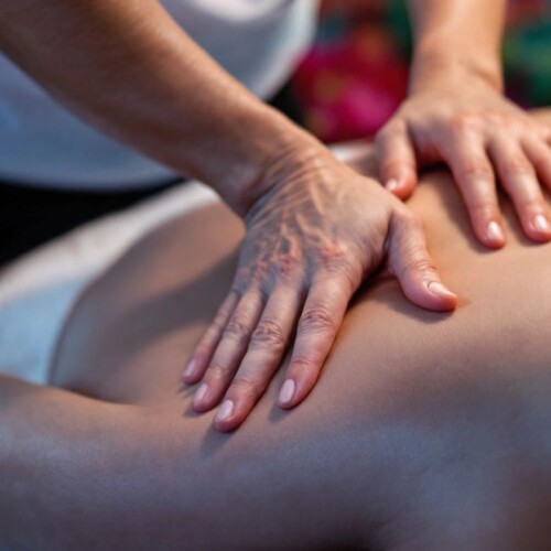 Masaj terapistinin elleriyle uyguladığı teknik.